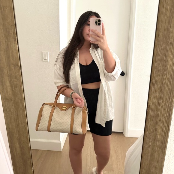 Authentic Vintage Gucci duffel handbag in Tan - Picture 2 of 15